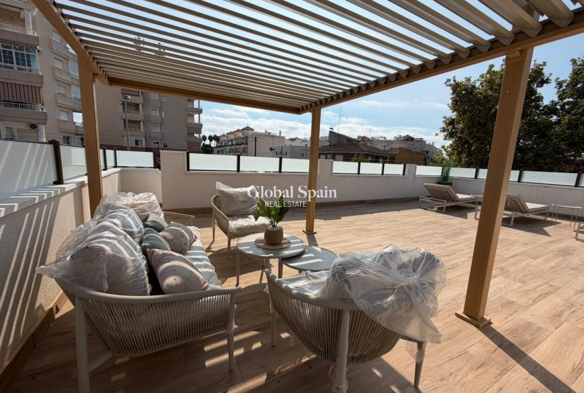 Wederverkoop - HUIS -
TORREVIEJA - Nueva Torrevieja