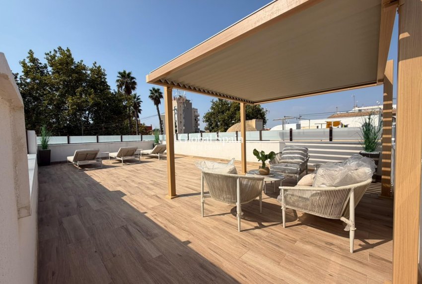 Wederverkoop - HUIS -
TORREVIEJA - Nueva Torrevieja