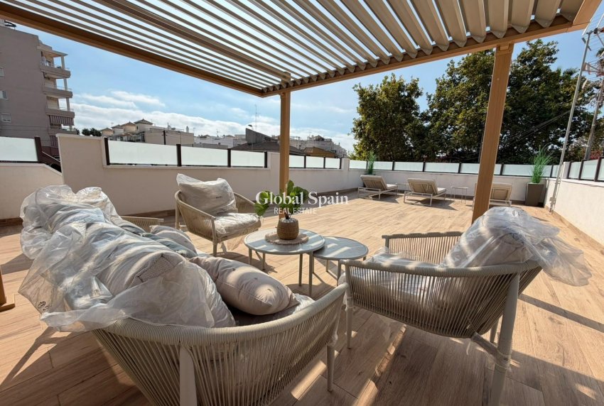 Wederverkoop - HUIS -
TORREVIEJA - Nueva Torrevieja
