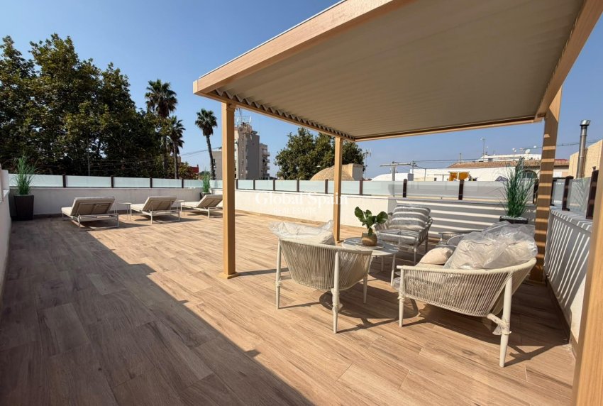 Wederverkoop - HUIS -
TORREVIEJA - Nueva Torrevieja