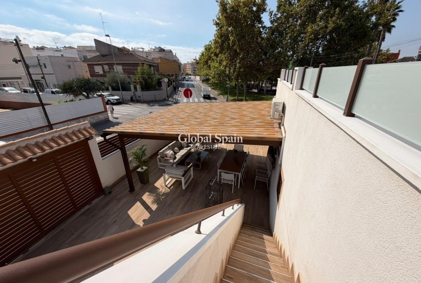 Wederverkoop - HUIS -
TORREVIEJA - Nueva Torrevieja