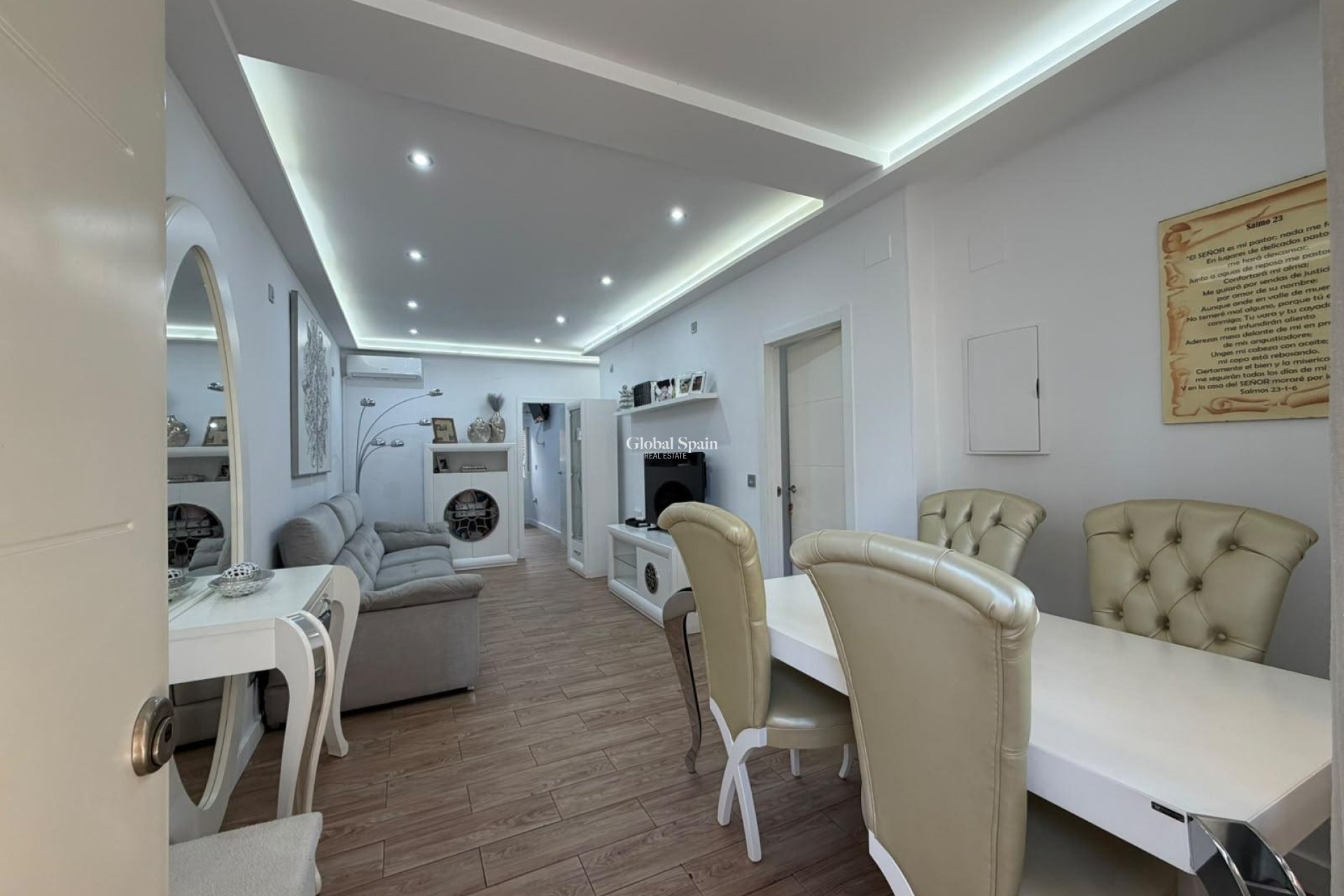 Wederverkoop - HUIS -
TORREVIEJA - Nueva Torrevieja