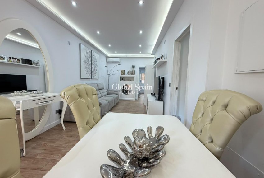 Wederverkoop - HUIS -
TORREVIEJA - Nueva Torrevieja