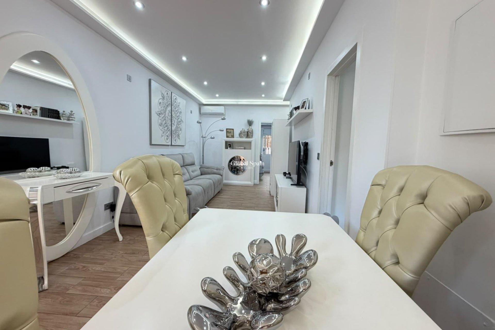 Wederverkoop - HUIS -
TORREVIEJA - Nueva Torrevieja