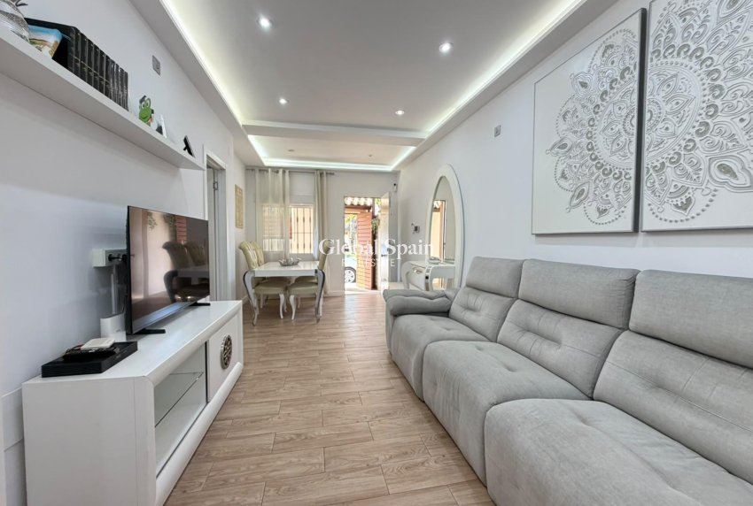 Wederverkoop - HUIS -
TORREVIEJA - Nueva Torrevieja