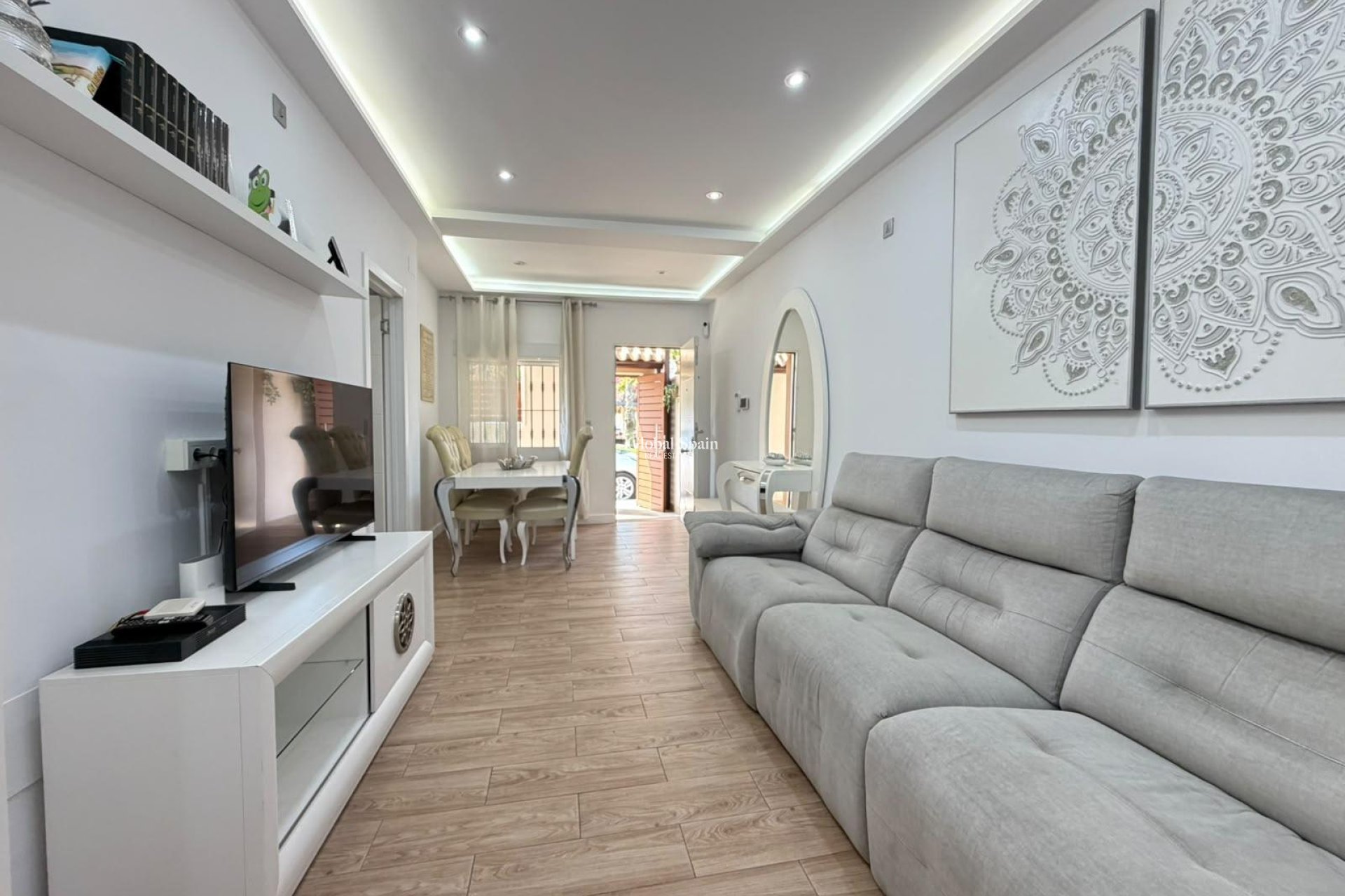 Wederverkoop - HUIS -
TORREVIEJA - Nueva Torrevieja