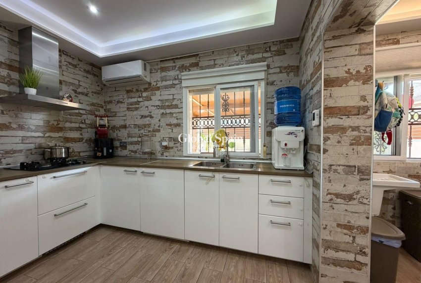 Wederverkoop - HUIS -
TORREVIEJA - Nueva Torrevieja