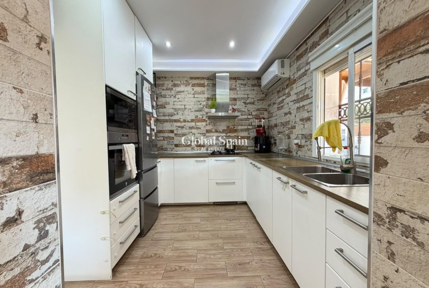 Wederverkoop - HUIS -
TORREVIEJA - Nueva Torrevieja