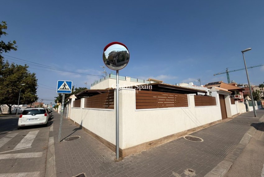 Wederverkoop - HUIS -
TORREVIEJA - Nueva Torrevieja