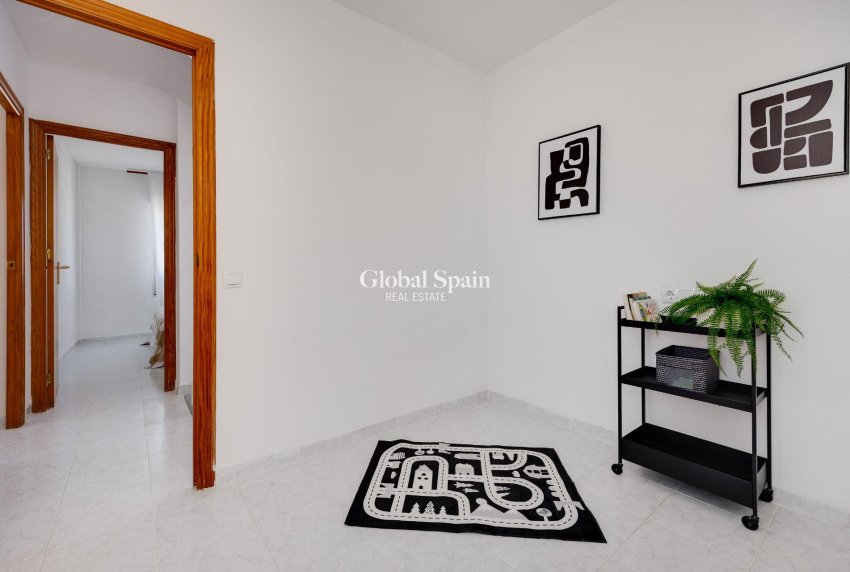 Wederverkoop - HUIS -
TORREVIEJA - Paraje Natural