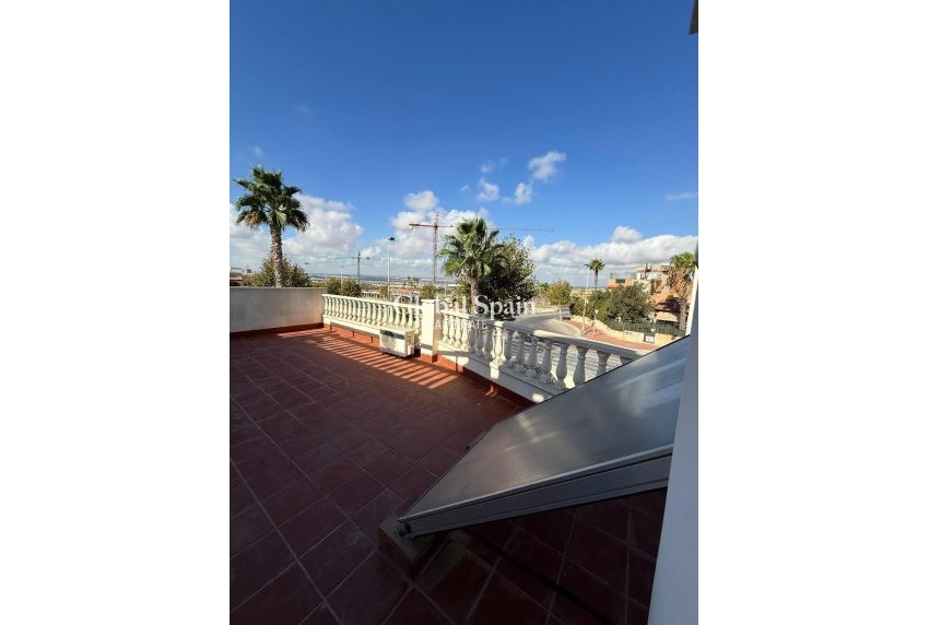 Wederverkoop - HUIS -
TORREVIEJA - Parque Acuático - Sector 25