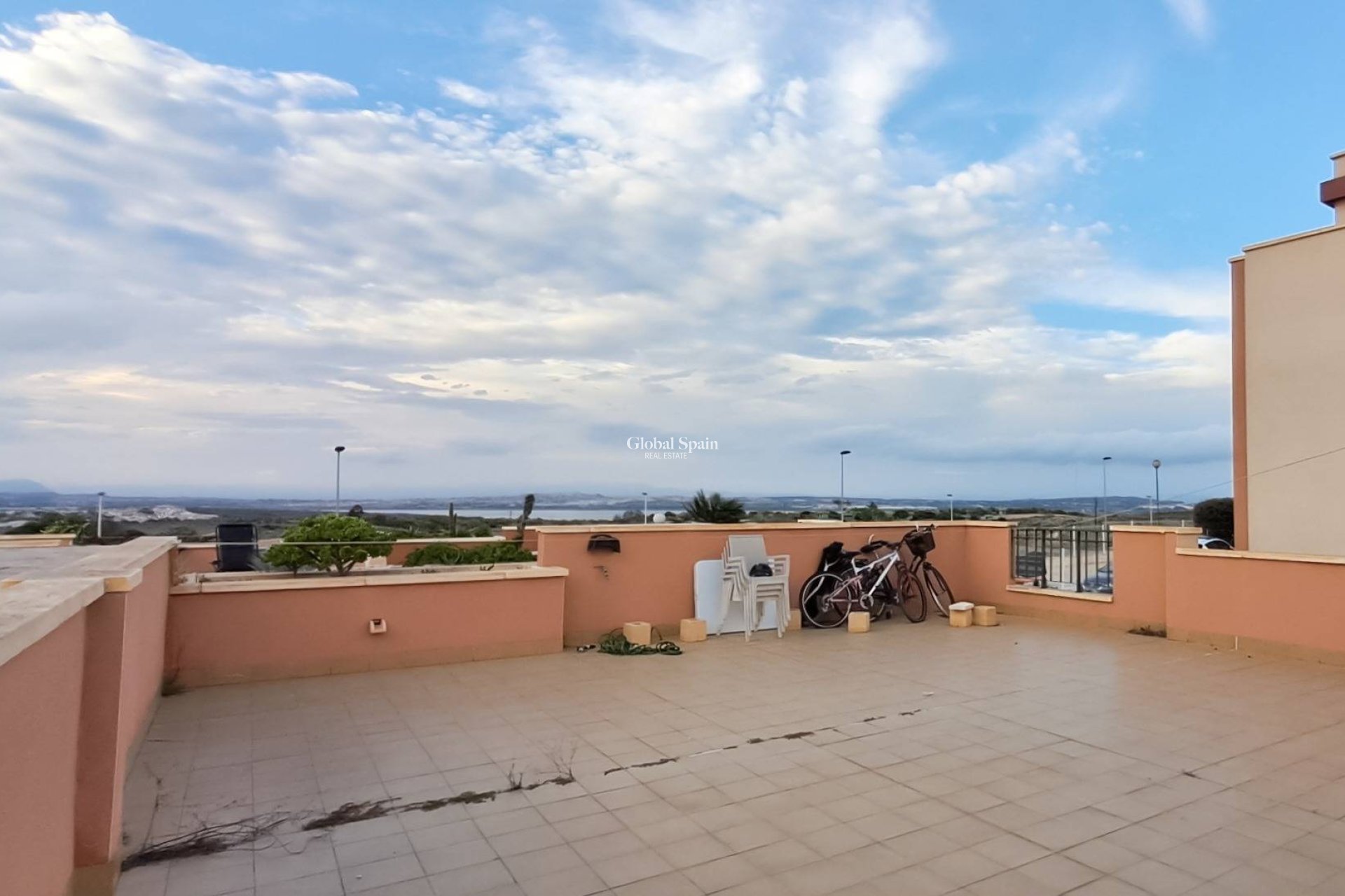 Wederverkoop - HUIS -
TORREVIEJA - Parque Acuático - Sector 25