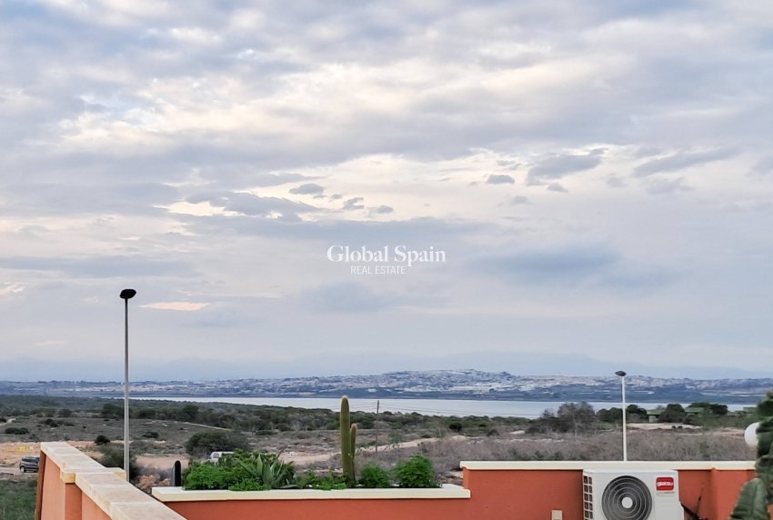 Wederverkoop - HUIS -
TORREVIEJA - Parque Acuático - Sector 25