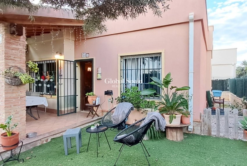 Wederverkoop - HUIS -
TORREVIEJA - Parque Acuático - Sector 25