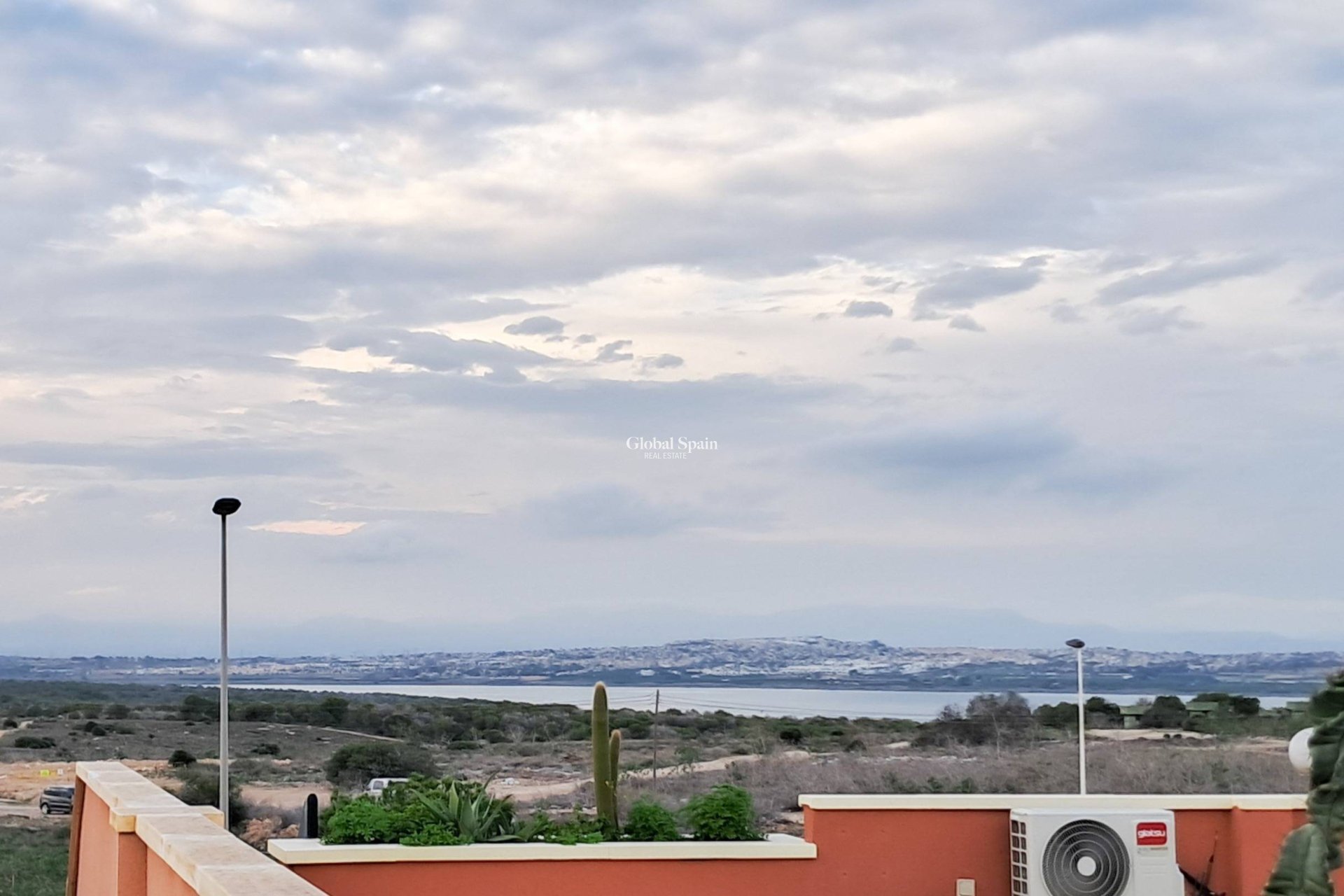 Wederverkoop - HUIS -
TORREVIEJA - Parque Acuático - Sector 25