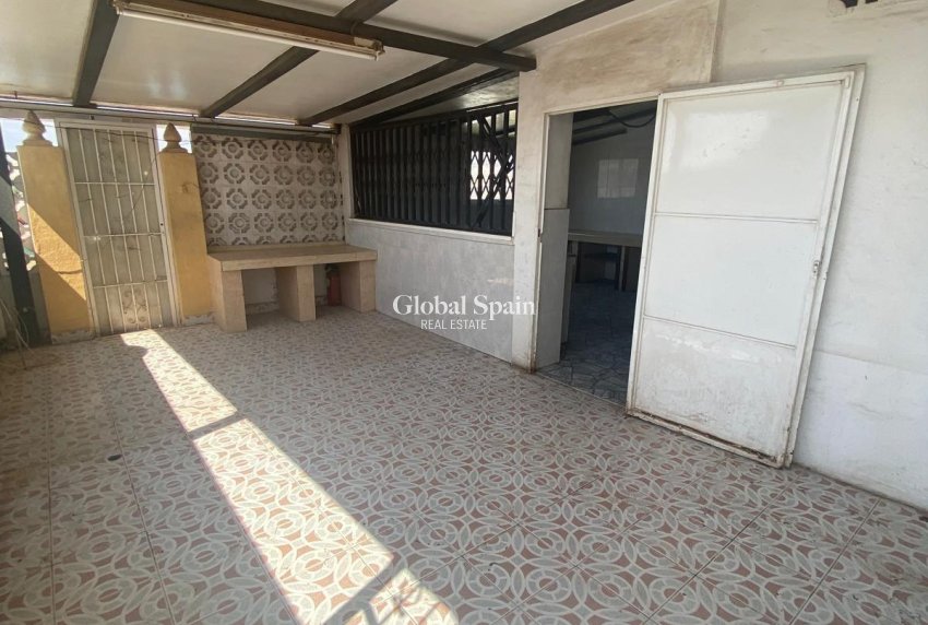 Wederverkoop - HUIS -
TORREVIEJA - Parque Acuático - Sector 25