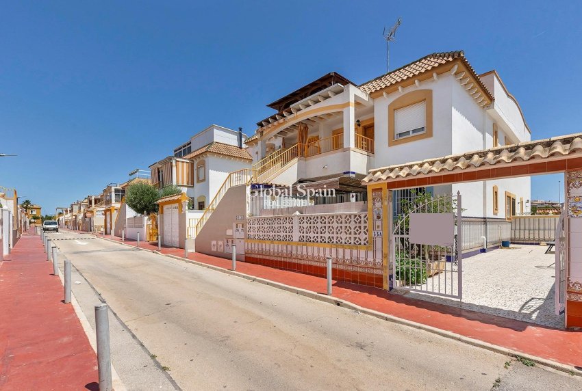 Wederverkoop - Huis -
TORREVIEJA - Parque de las Naciones