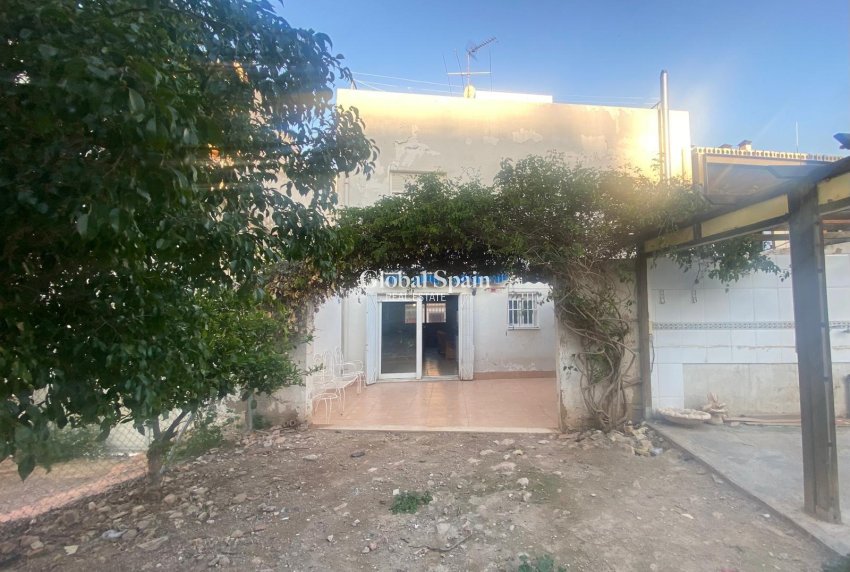 Wederverkoop - Huis -
TORREVIEJA - Playa de los Locos