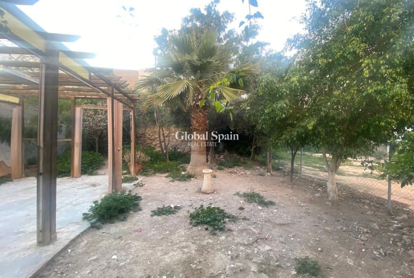 Wederverkoop - Huis -
TORREVIEJA - Playa de los Locos