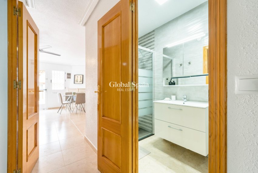 Wederverkoop - HUIS -
TORREVIEJA - Playa De Los Náufragos