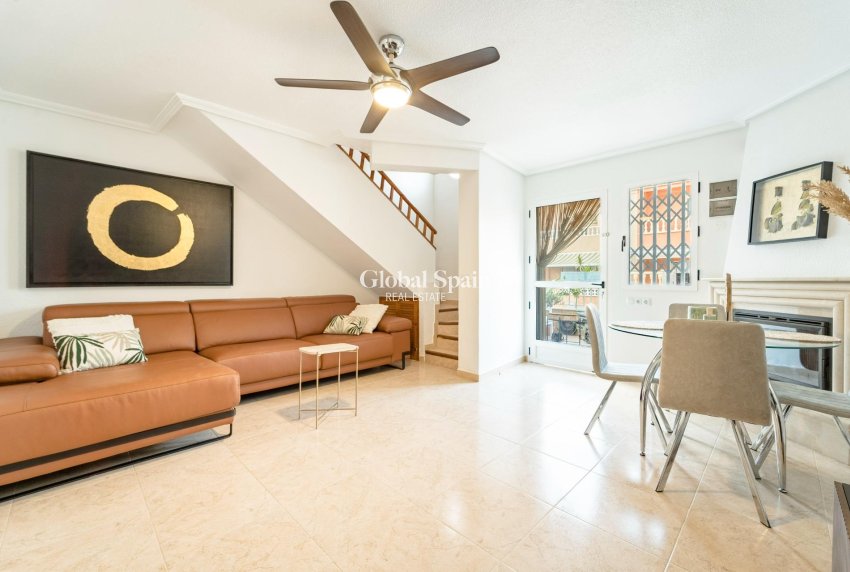 Wederverkoop - HUIS -
TORREVIEJA - Playa De Los Náufragos