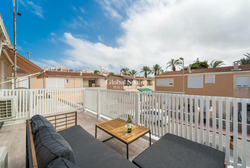 Wederverkoop - HUIS -
TORREVIEJA - Playa De Los Náufragos