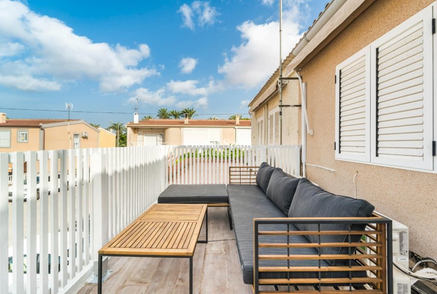 Wederverkoop - HUIS -
TORREVIEJA - Playa De Los Náufragos