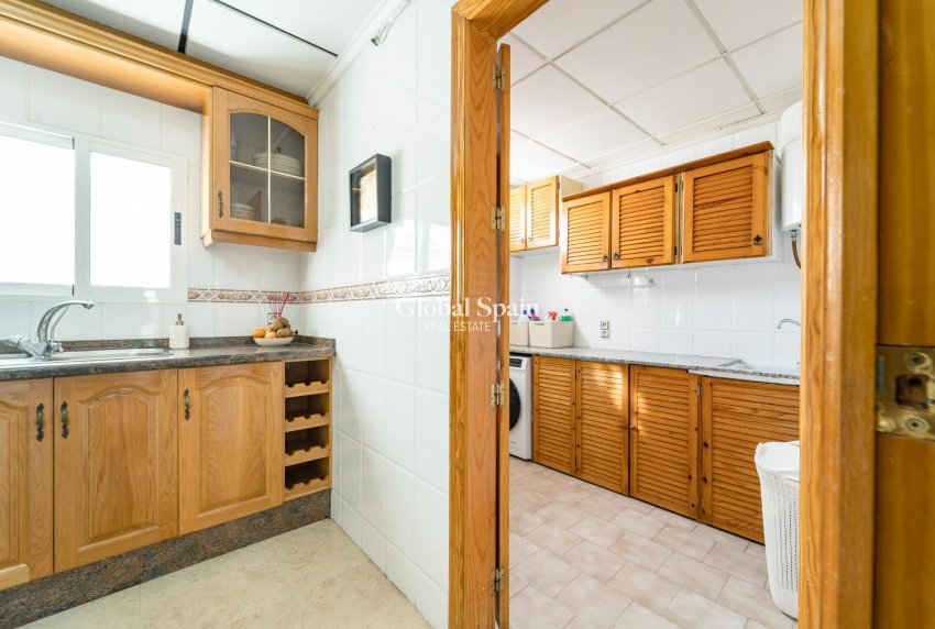 Wederverkoop - HUIS -
TORREVIEJA - Playa De Los Náufragos