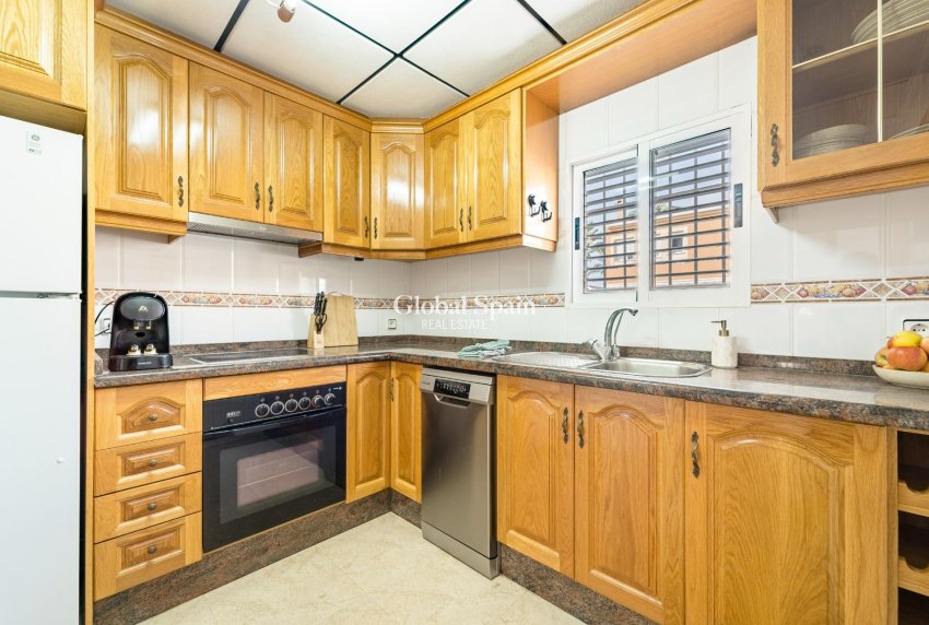 Wederverkoop - HUIS -
TORREVIEJA - Playa De Los Náufragos