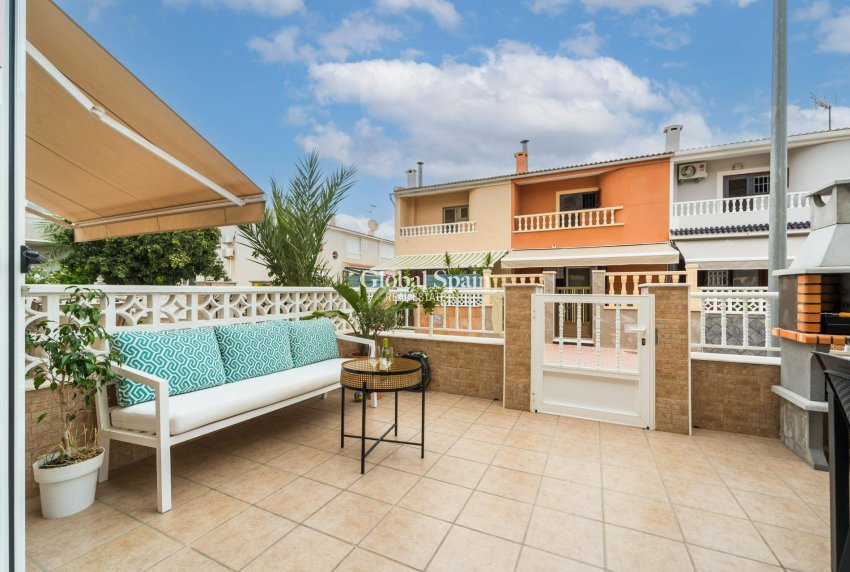 Wederverkoop - HUIS -
TORREVIEJA - Playa De Los Náufragos