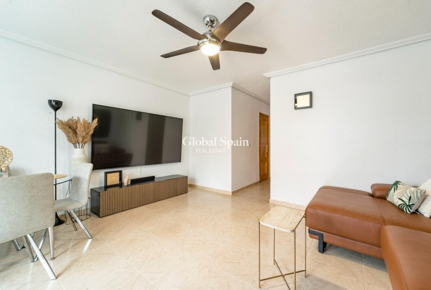 Wederverkoop - HUIS -
TORREVIEJA - Playa De Los Náufragos