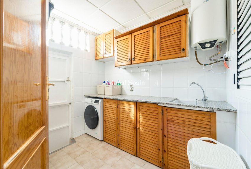 Wederverkoop - HUIS -
TORREVIEJA - Playa De Los Náufragos