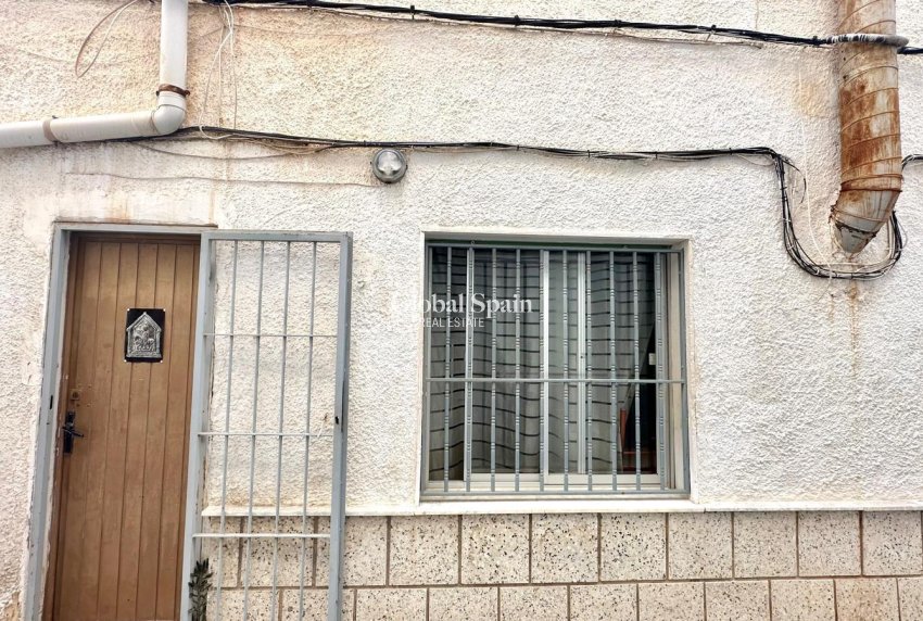 Wederverkoop - HUIS -
TORREVIEJA - Playa del Cura