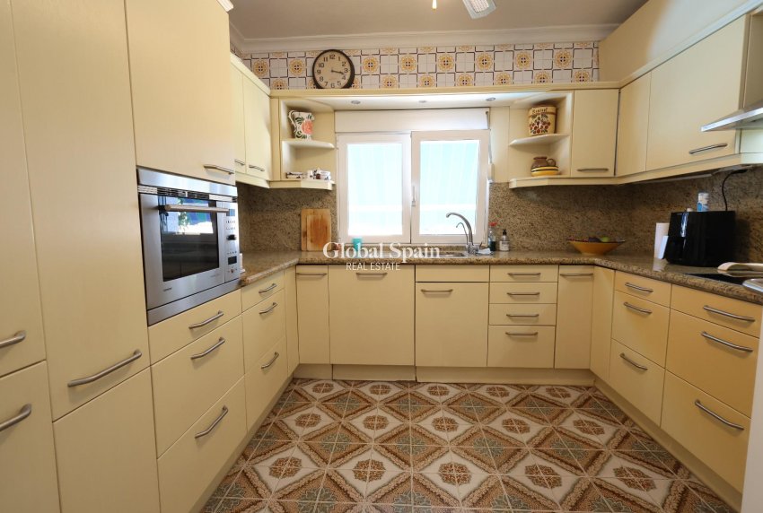 Wederverkoop - Huis -
TORREVIEJA - Punta prima