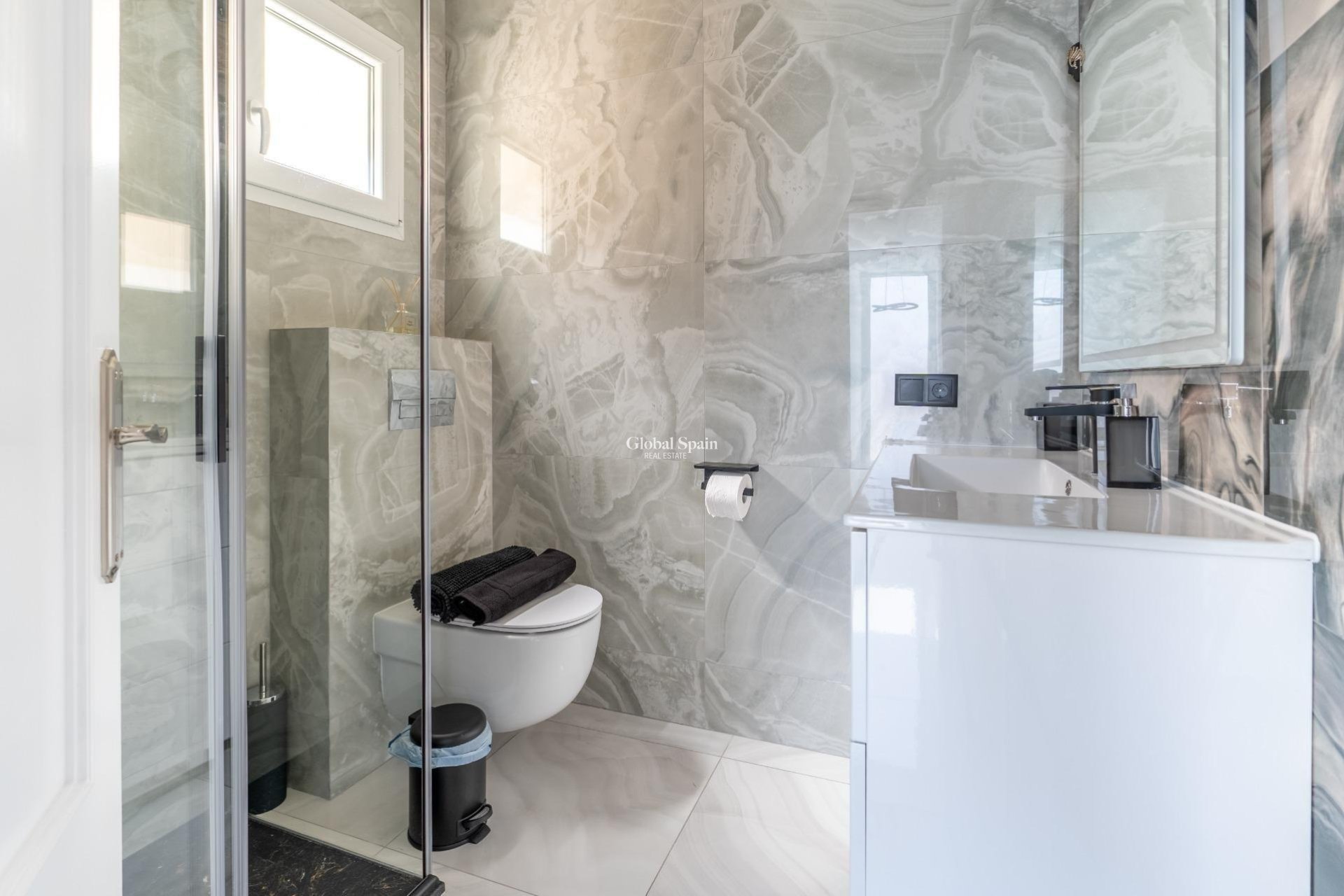 Wederverkoop - HUIS -
TORREVIEJA - Punta Prima