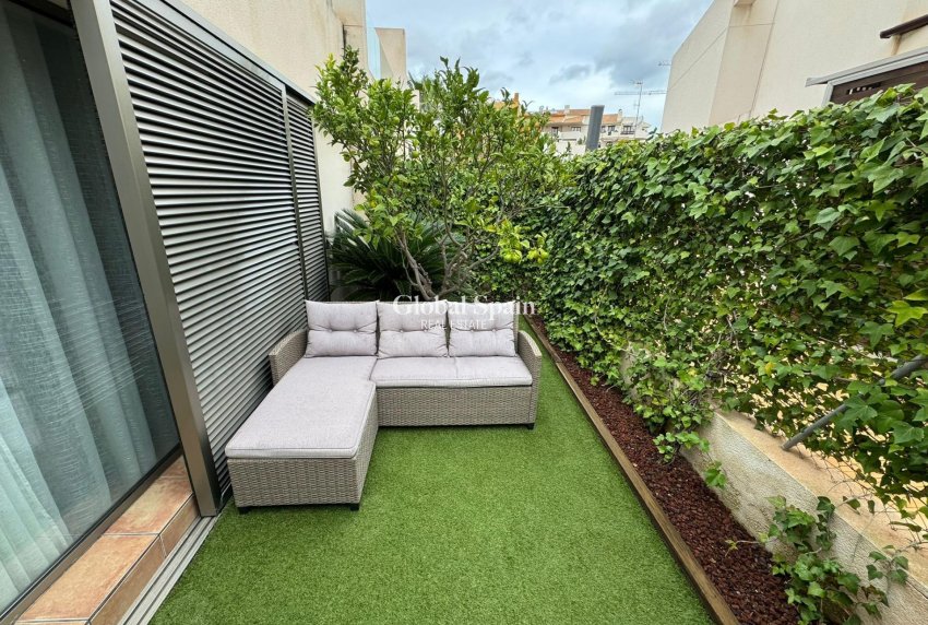 Wederverkoop - HUIS -
TORREVIEJA - Punta Prima