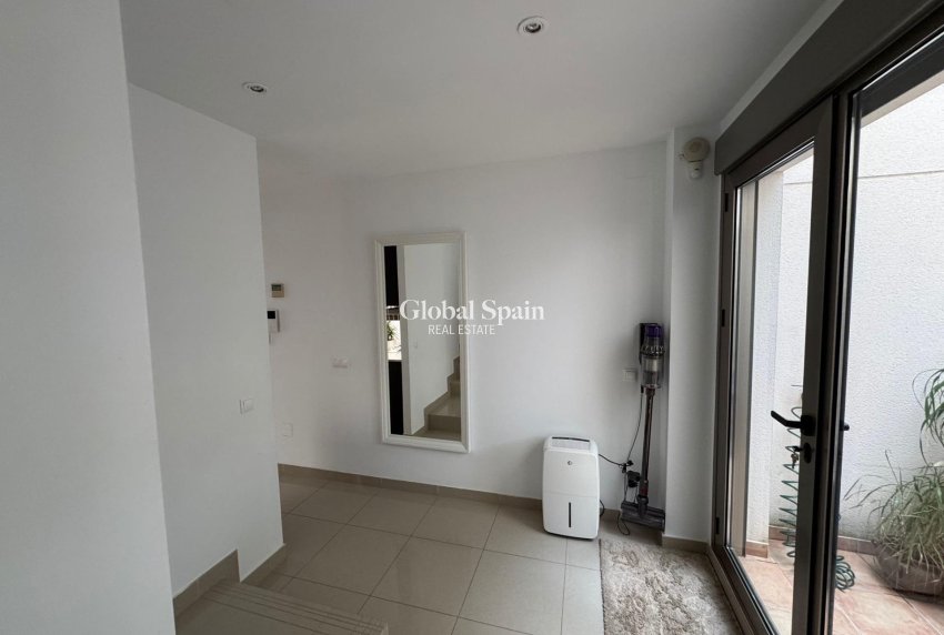 Wederverkoop - HUIS -
TORREVIEJA - Punta Prima