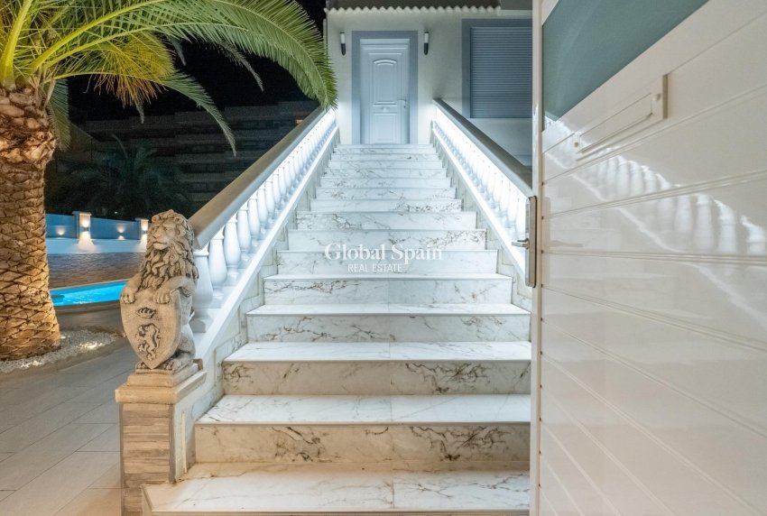 Wederverkoop - HUIS -
TORREVIEJA - Punta Prima