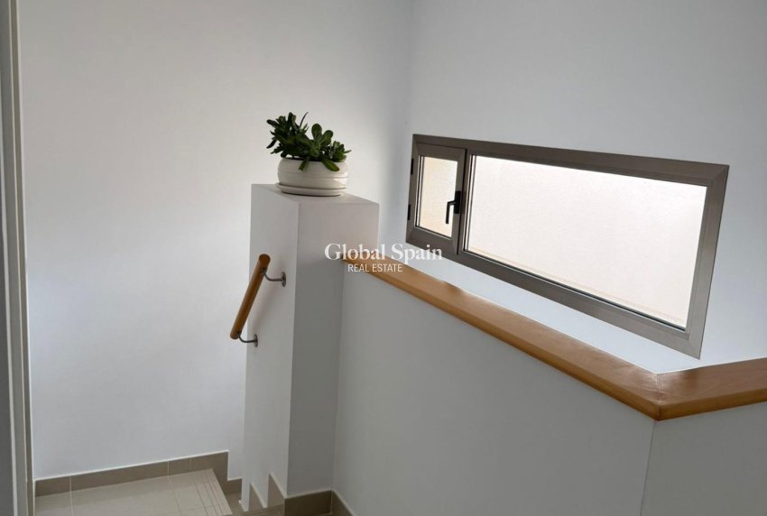 Wederverkoop - HUIS -
TORREVIEJA - Punta Prima