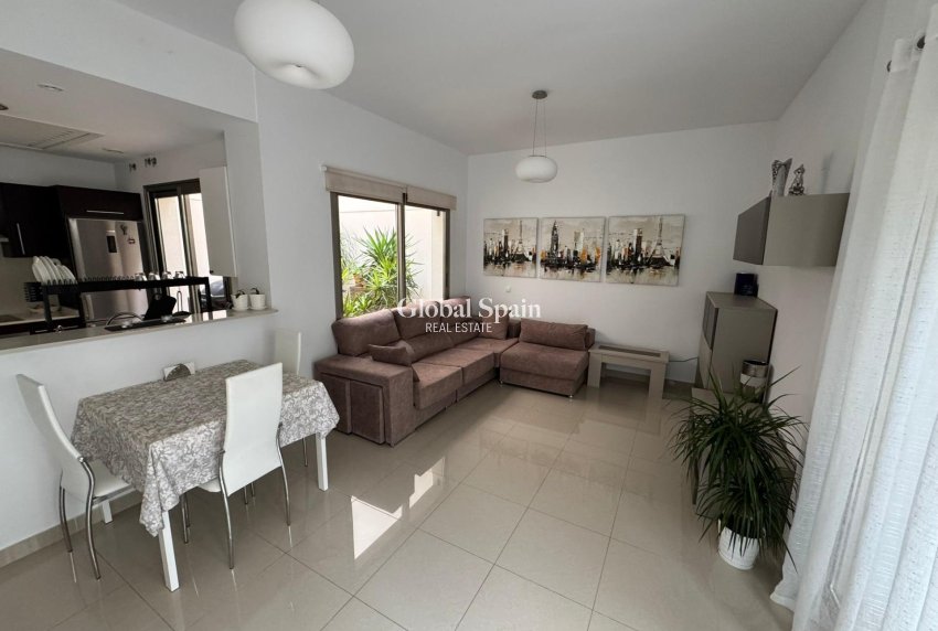 Wederverkoop - HUIS -
TORREVIEJA - Punta Prima