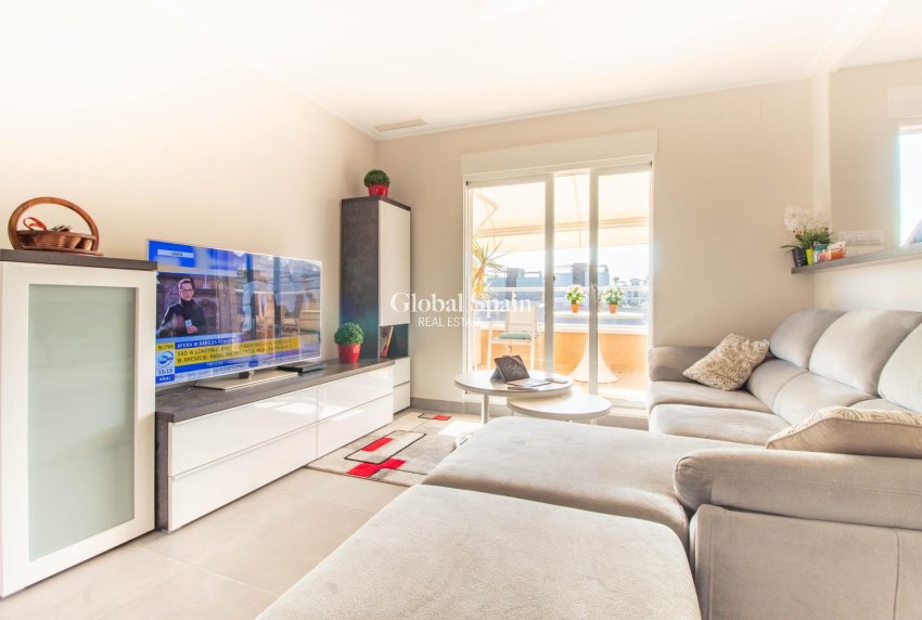 Wederverkoop - Huis -
TORREVIEJA - Punta prima