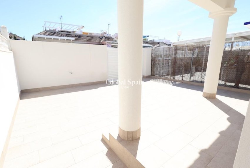 Wederverkoop - Huis -
TORREVIEJA - San luis