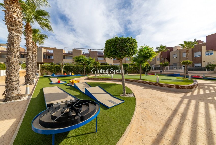 Wederverkoop - HUIS -
TORREVIEJA - Sector 25