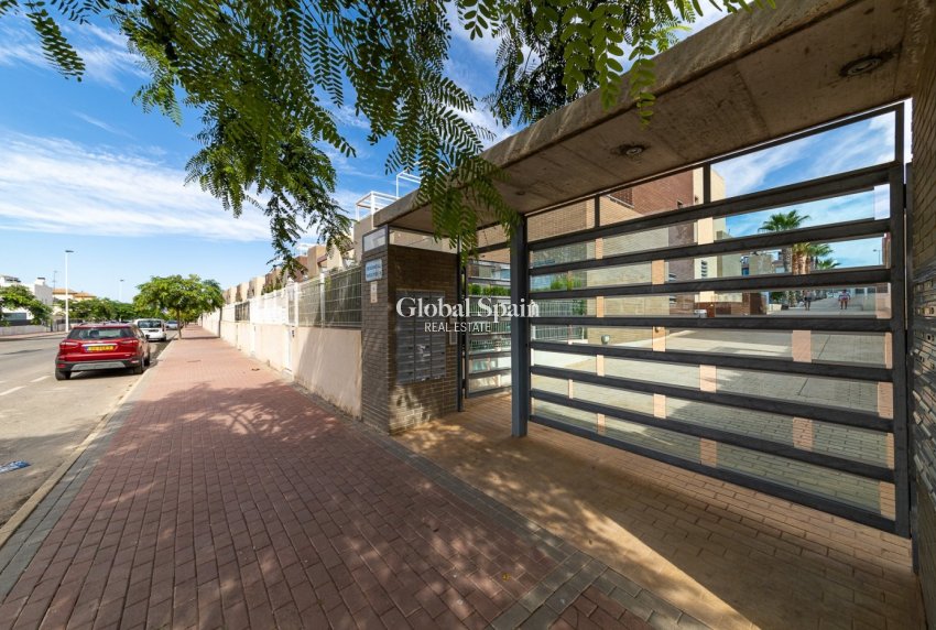 Wederverkoop - HUIS -
TORREVIEJA - Sector 25