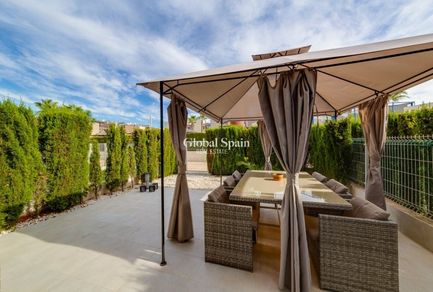 Wederverkoop - HUIS -
TORREVIEJA - Sector 25