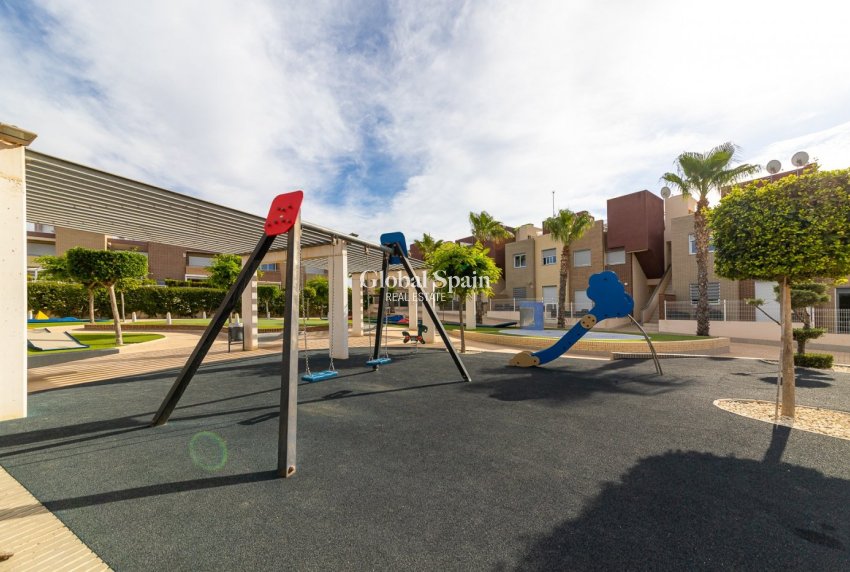 Wederverkoop - HUIS -
TORREVIEJA - Sector 25