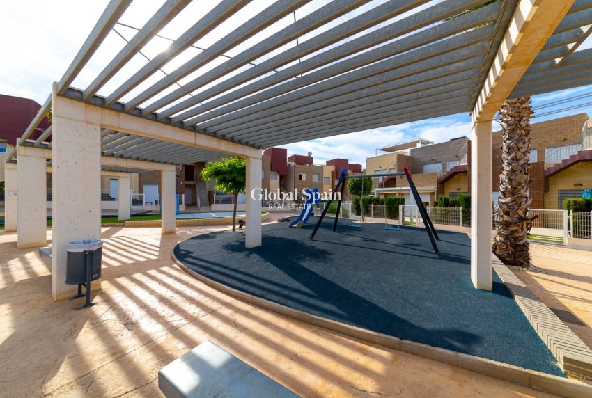 Wederverkoop - HUIS -
TORREVIEJA - Sector 25