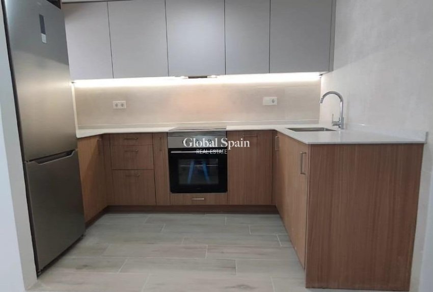 Wederverkoop - HUIS -
TORREVIEJA - Sector 25