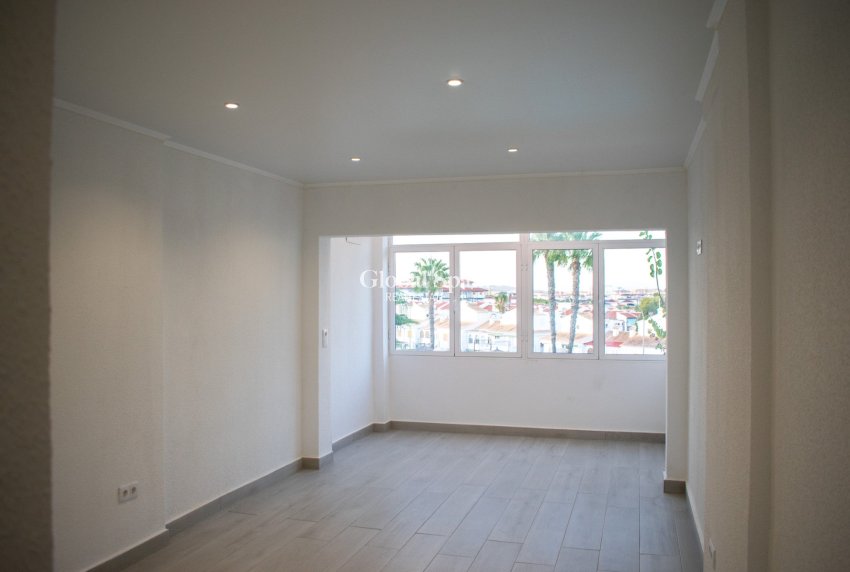 Wederverkoop - HUIS -
TORREVIEJA - Torreblanca