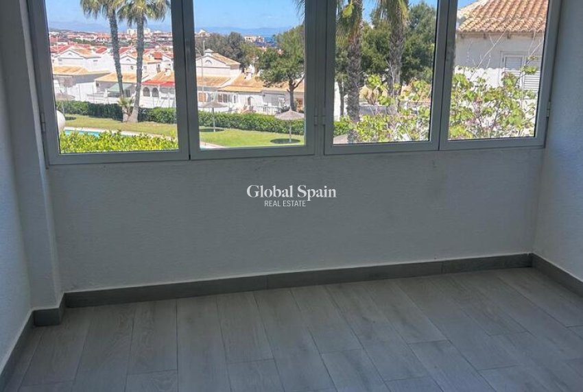 Wederverkoop - HUIS -
TORREVIEJA - Torreblanca